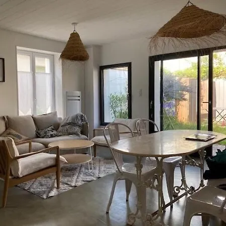 Сasa de vacaciones Charmante Maison à L'île De Ré Au Calme, Avec Jardin Et Deux Vélos *